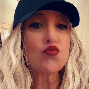 Meet your Posher, Cynthia